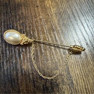 Vintage Oval Faux Pearl Gold Tone Chain Rose Flower Leaf Stick Pin Brooch